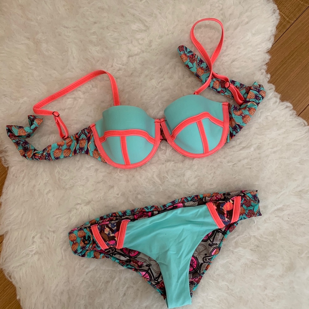 Tone it Up Maaji Bikini (2016)